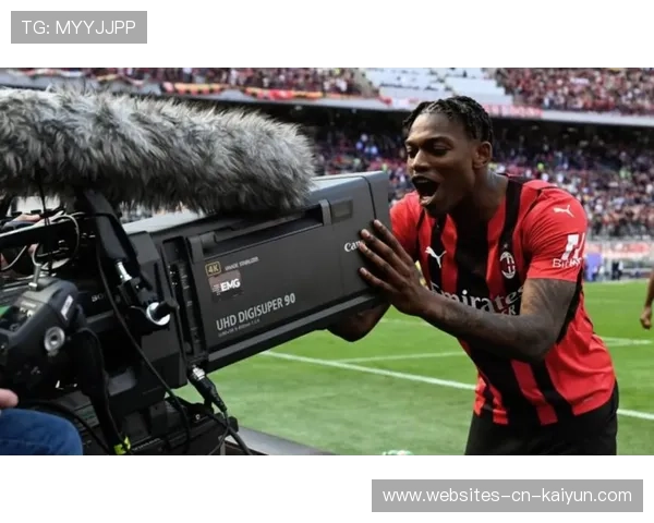 AC米兰多点开花发起攻势，莱奥抽射太正